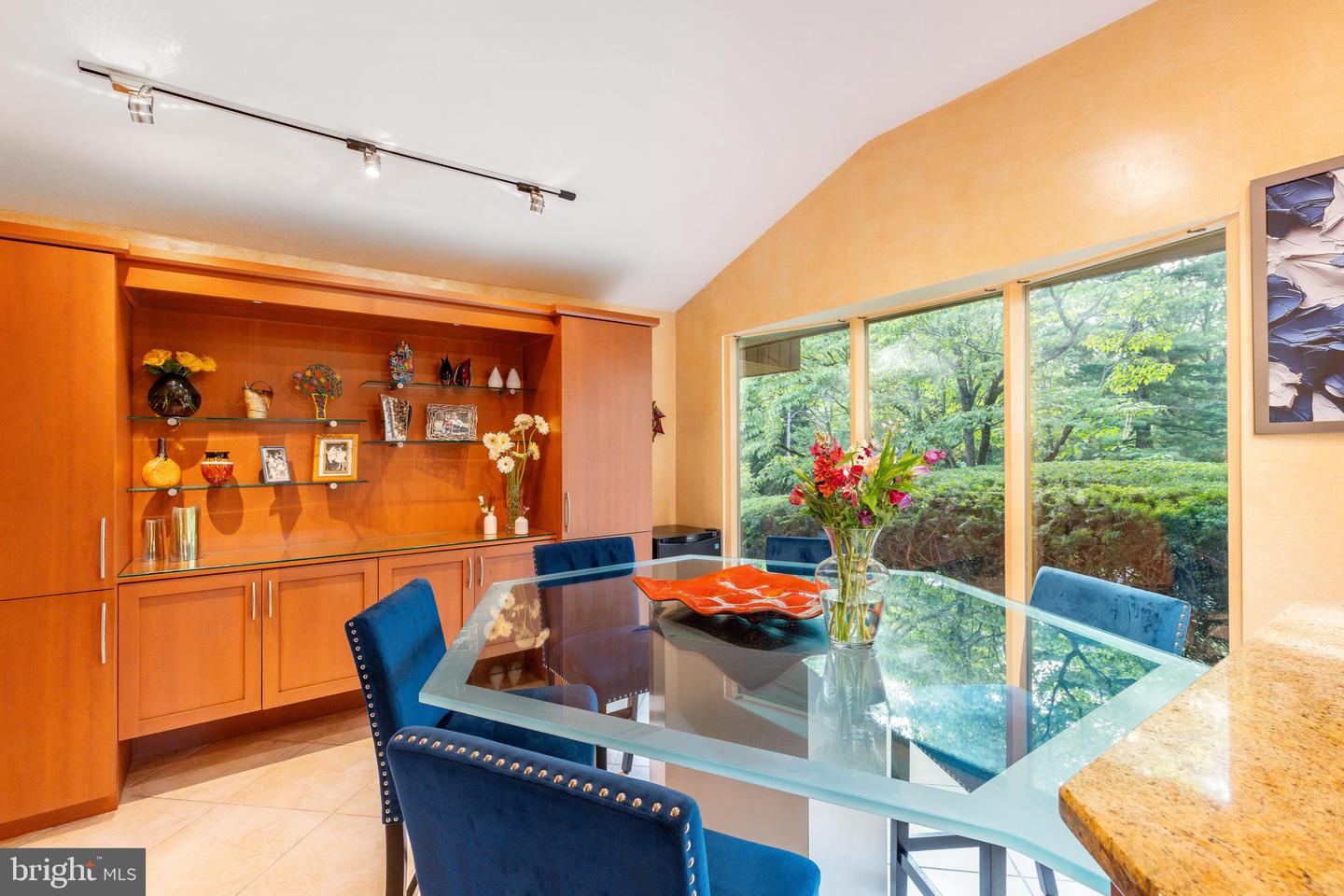 411 Clairemont Rd