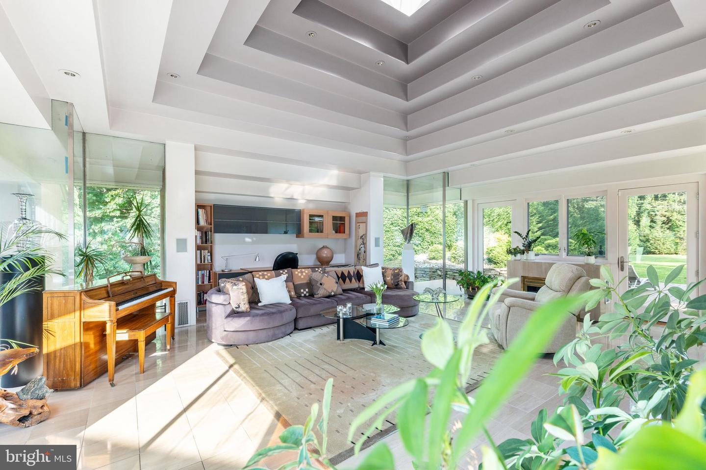 411 Clairemont Rd