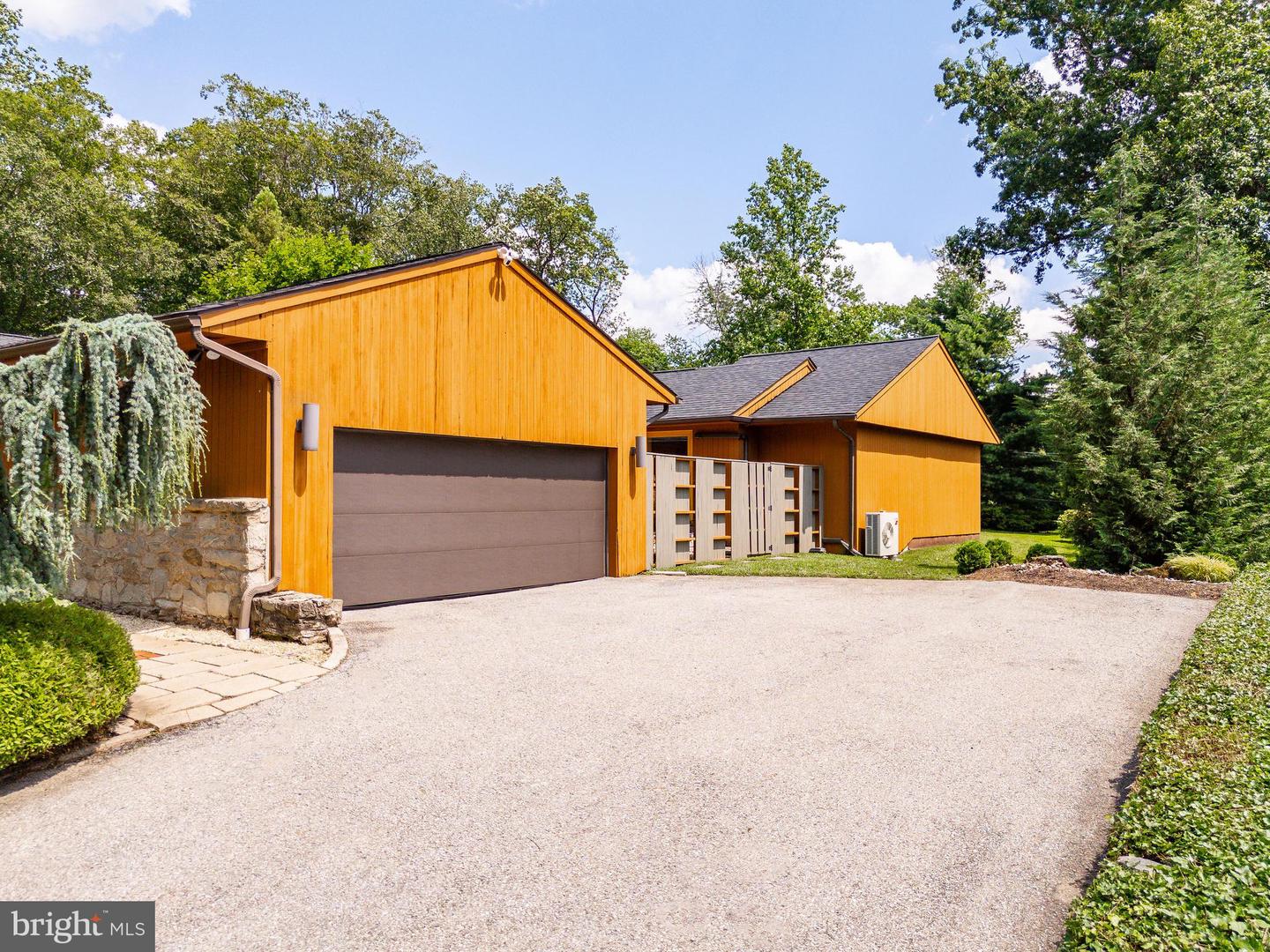 411 Clairemont Rd