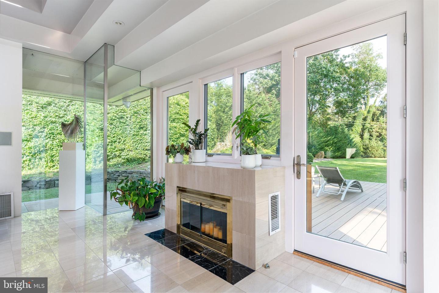 411 Clairemont Rd