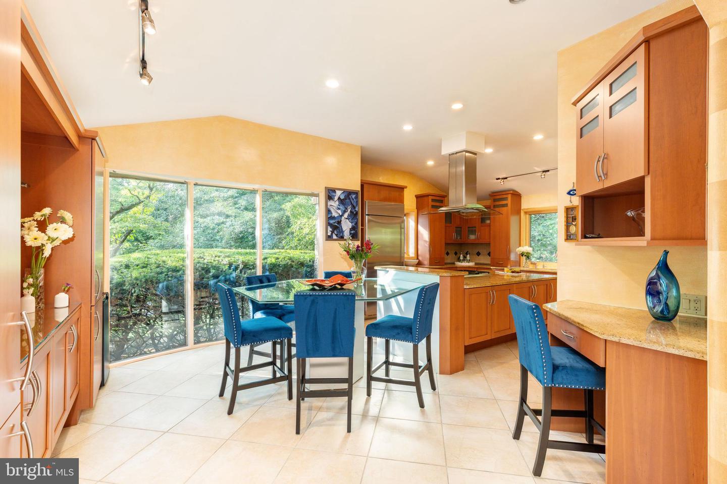 411 Clairemont Rd