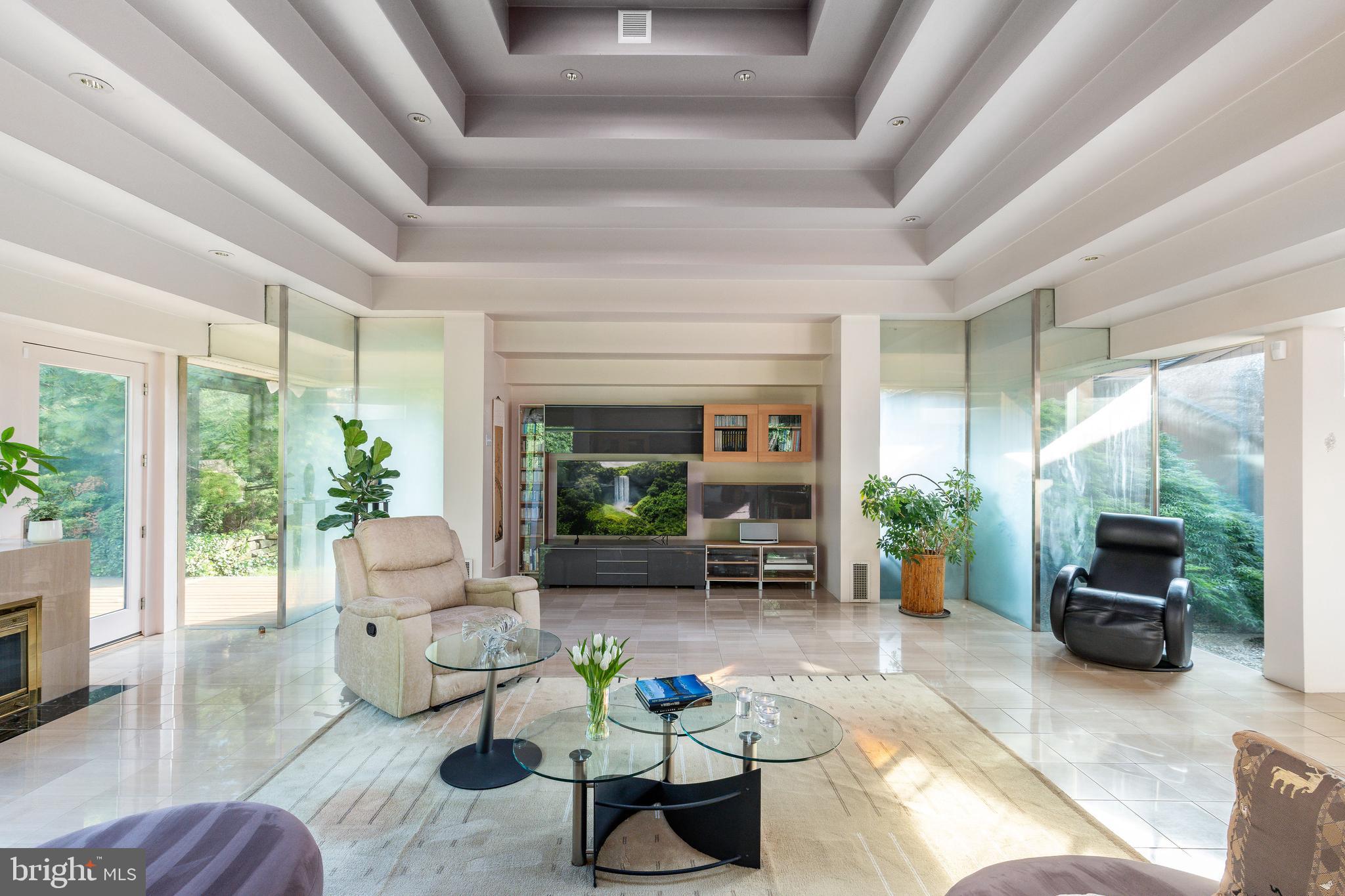 411 Clairemont Rd