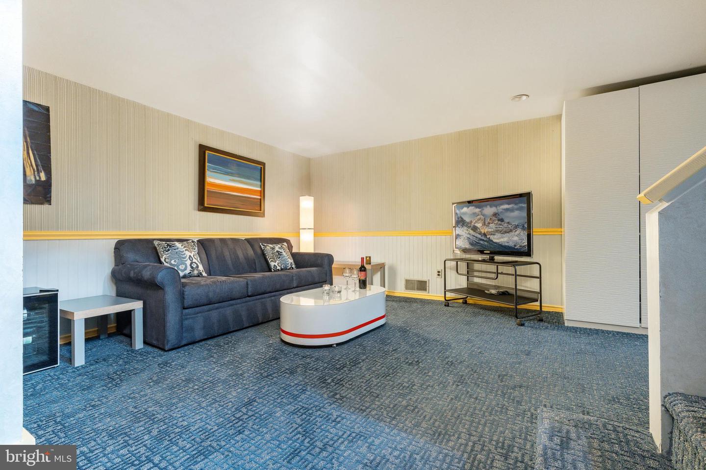 411 Clairemont Rd