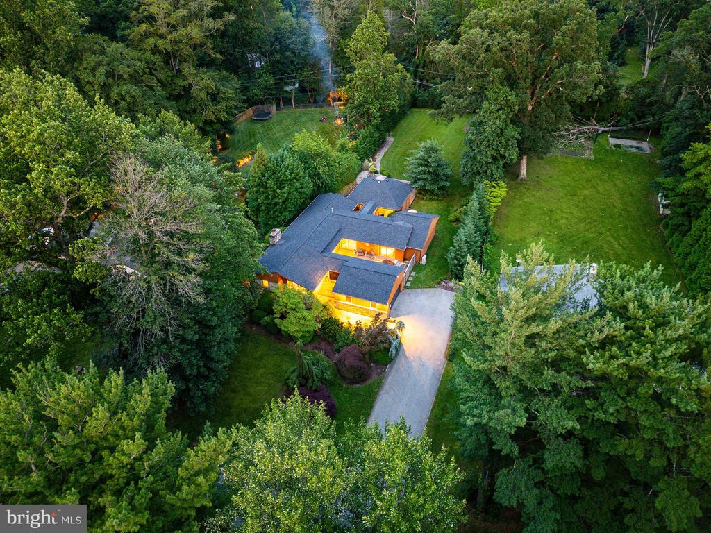 411 Clairemont Rd