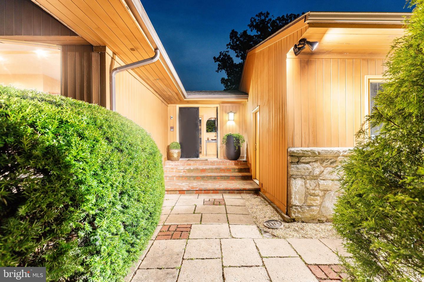 411 Clairemont Rd