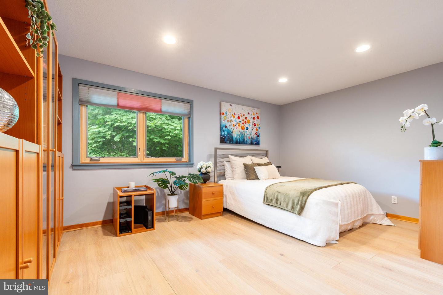 411 Clairemont Rd