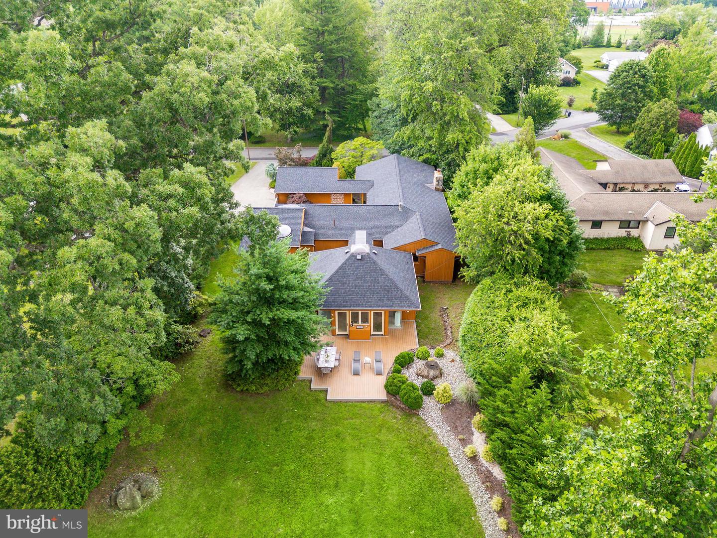411 Clairemont Rd