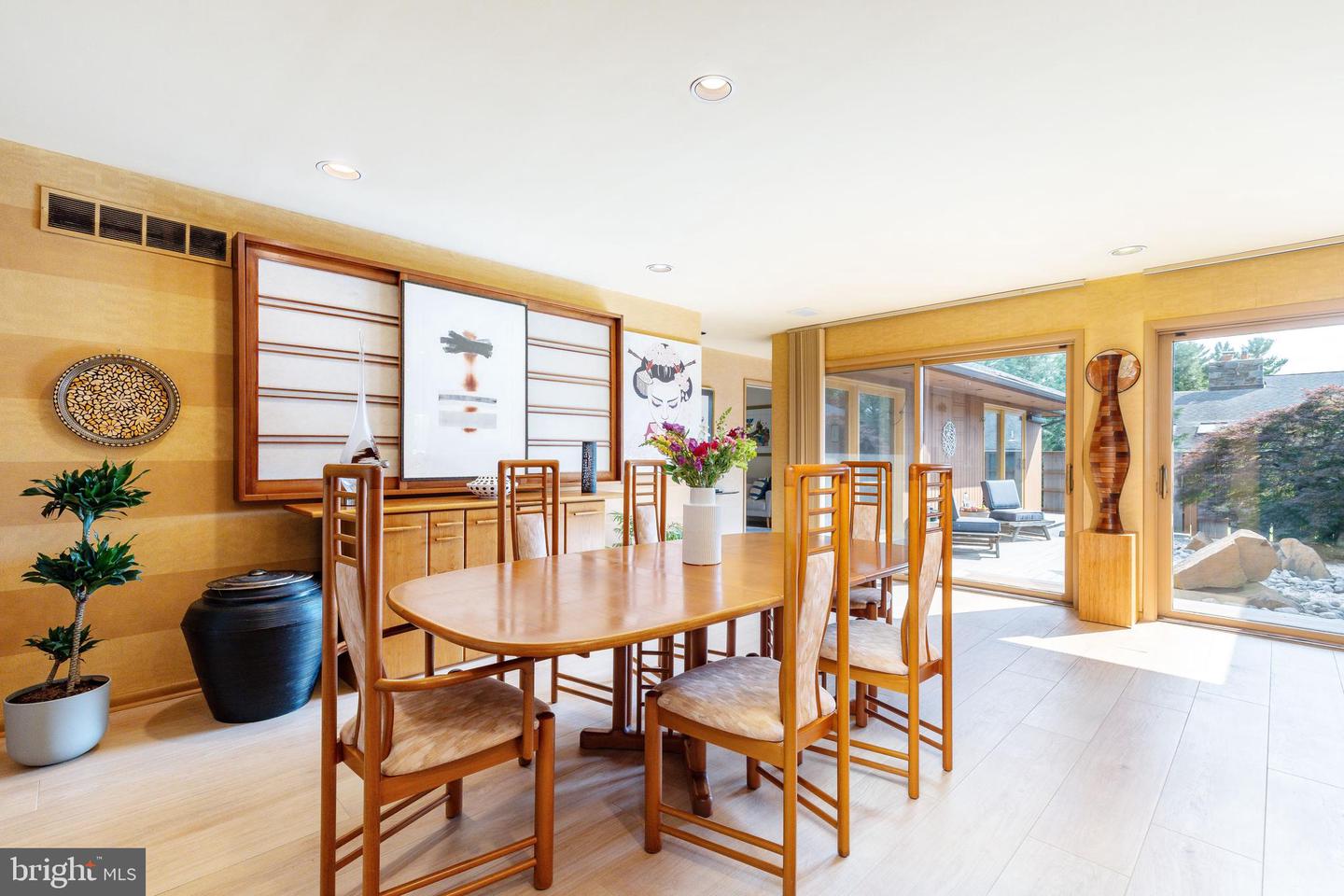 411 Clairemont Rd