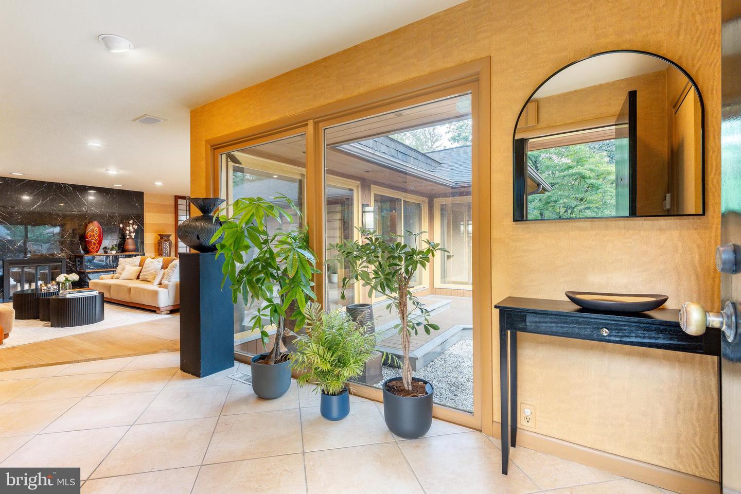 411 Clairemont Rd