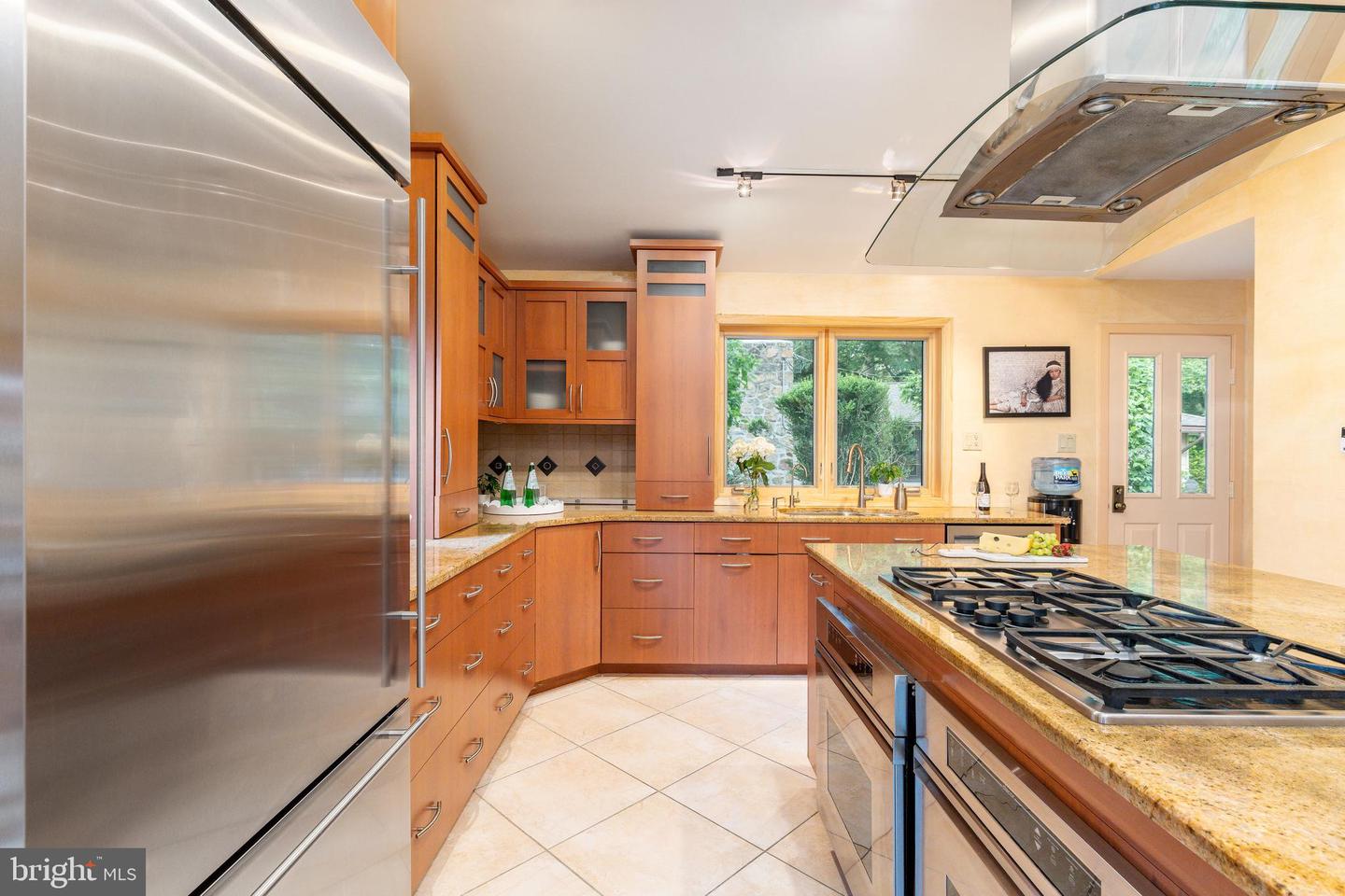 411 Clairemont Rd