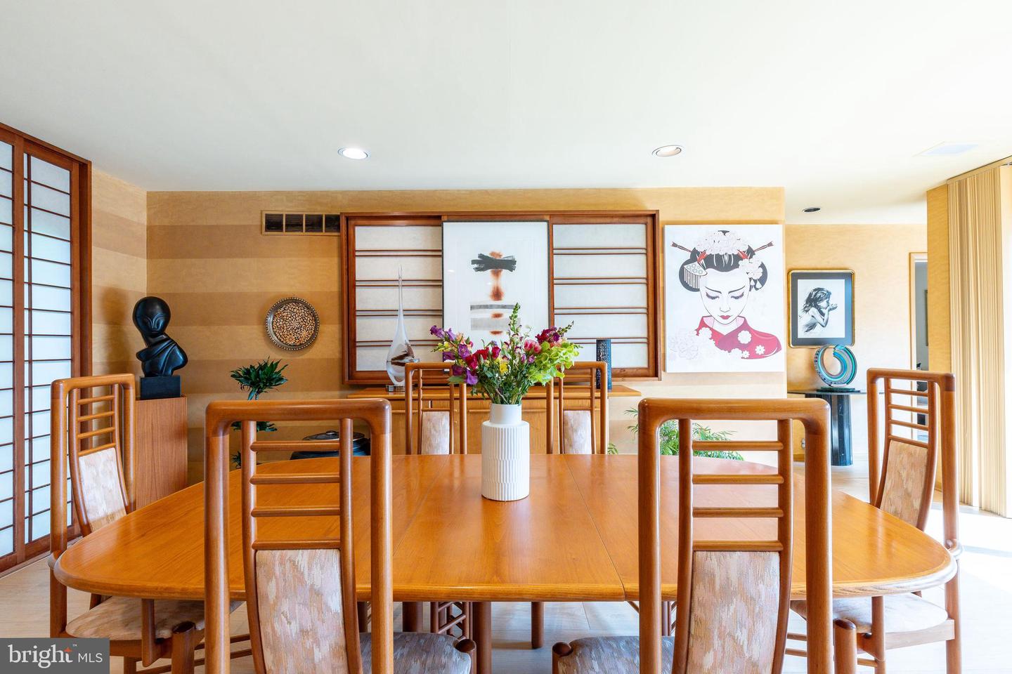 411 Clairemont Rd