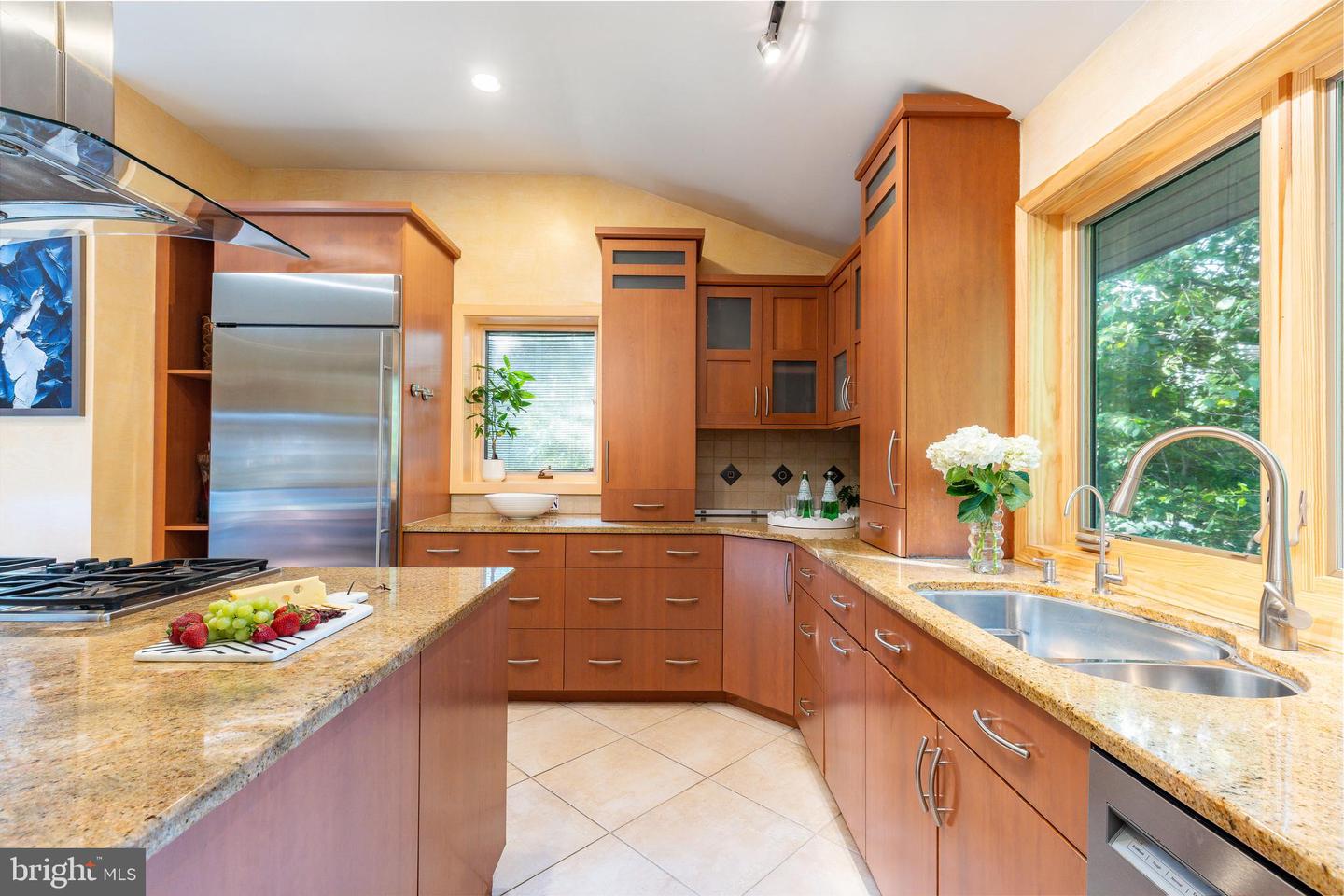 411 Clairemont Rd