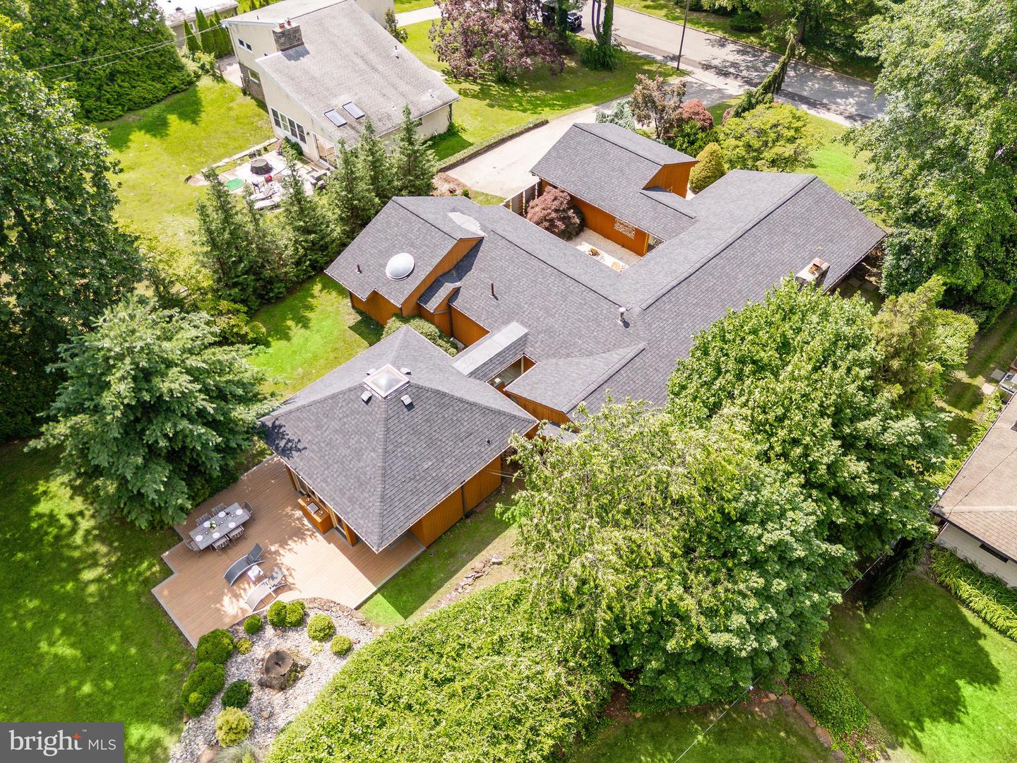 411 Clairemont Rd