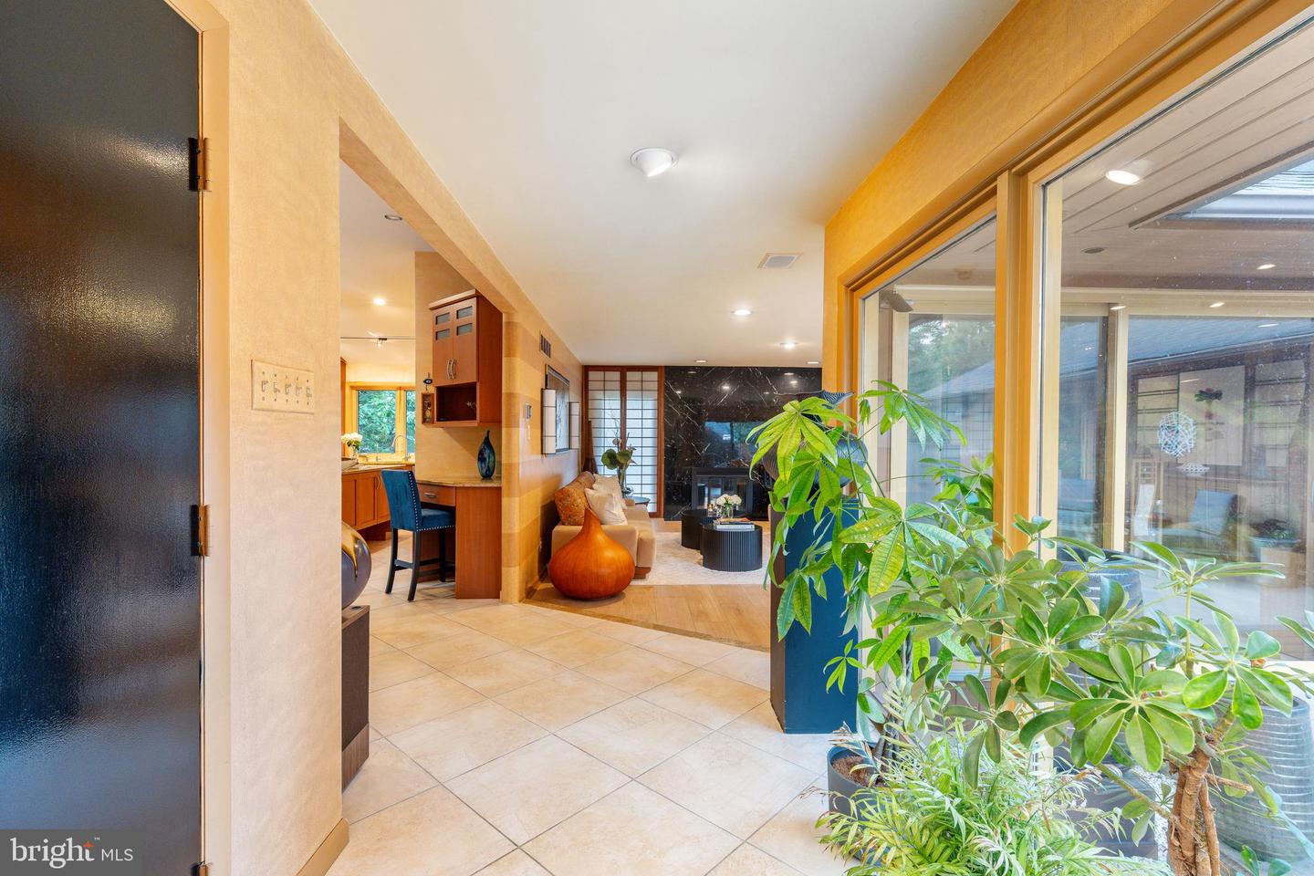 411 Clairemont Rd