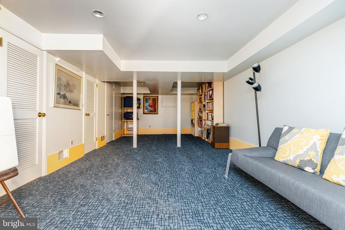 411 Clairemont Rd