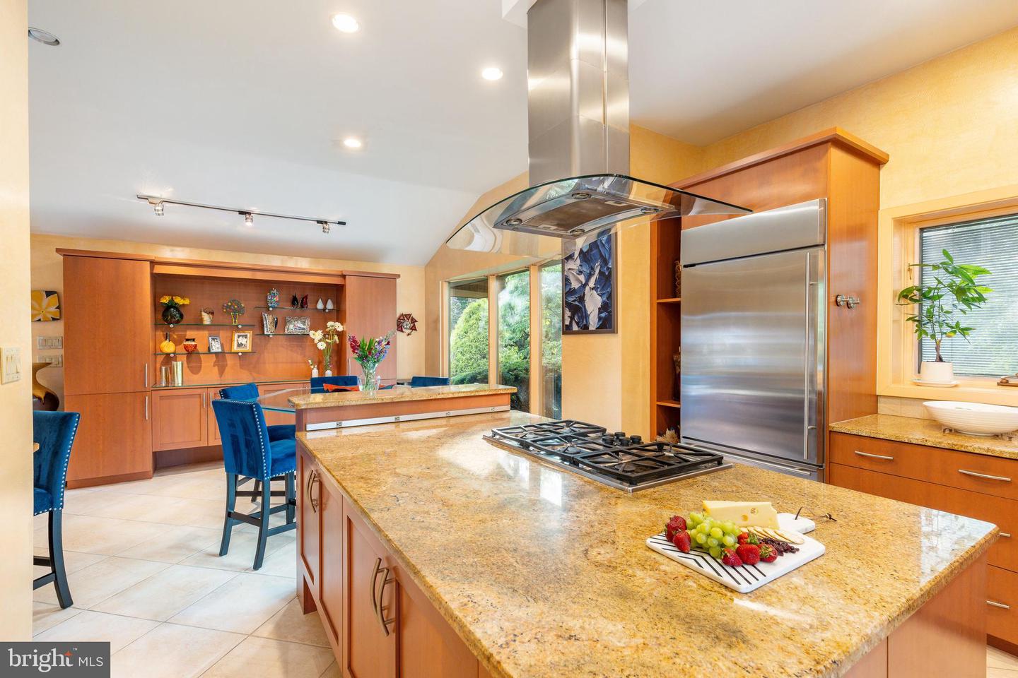 411 Clairemont Rd