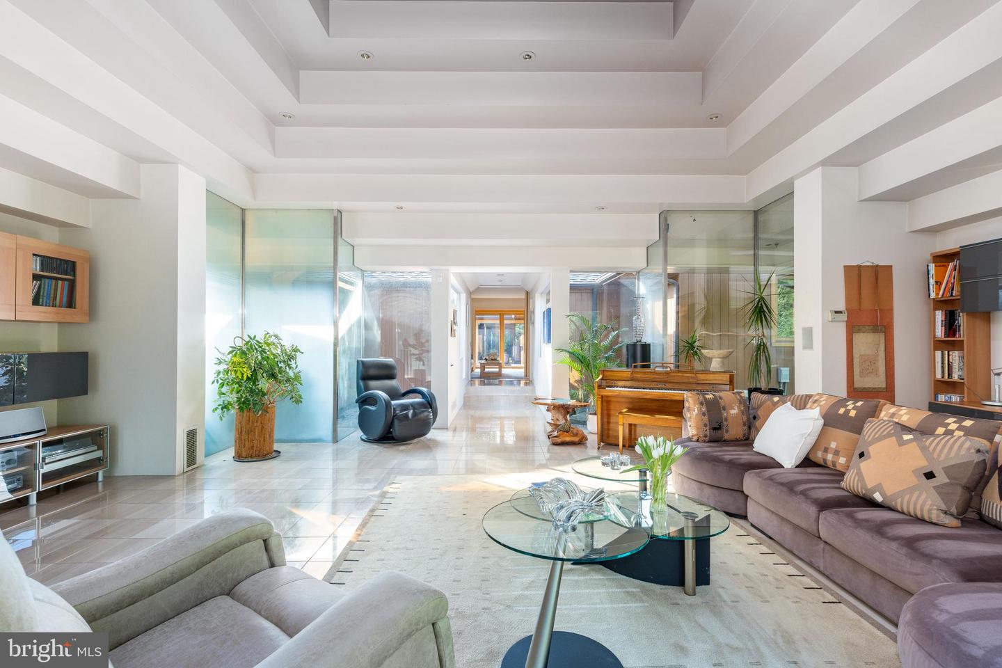 411 Clairemont Rd