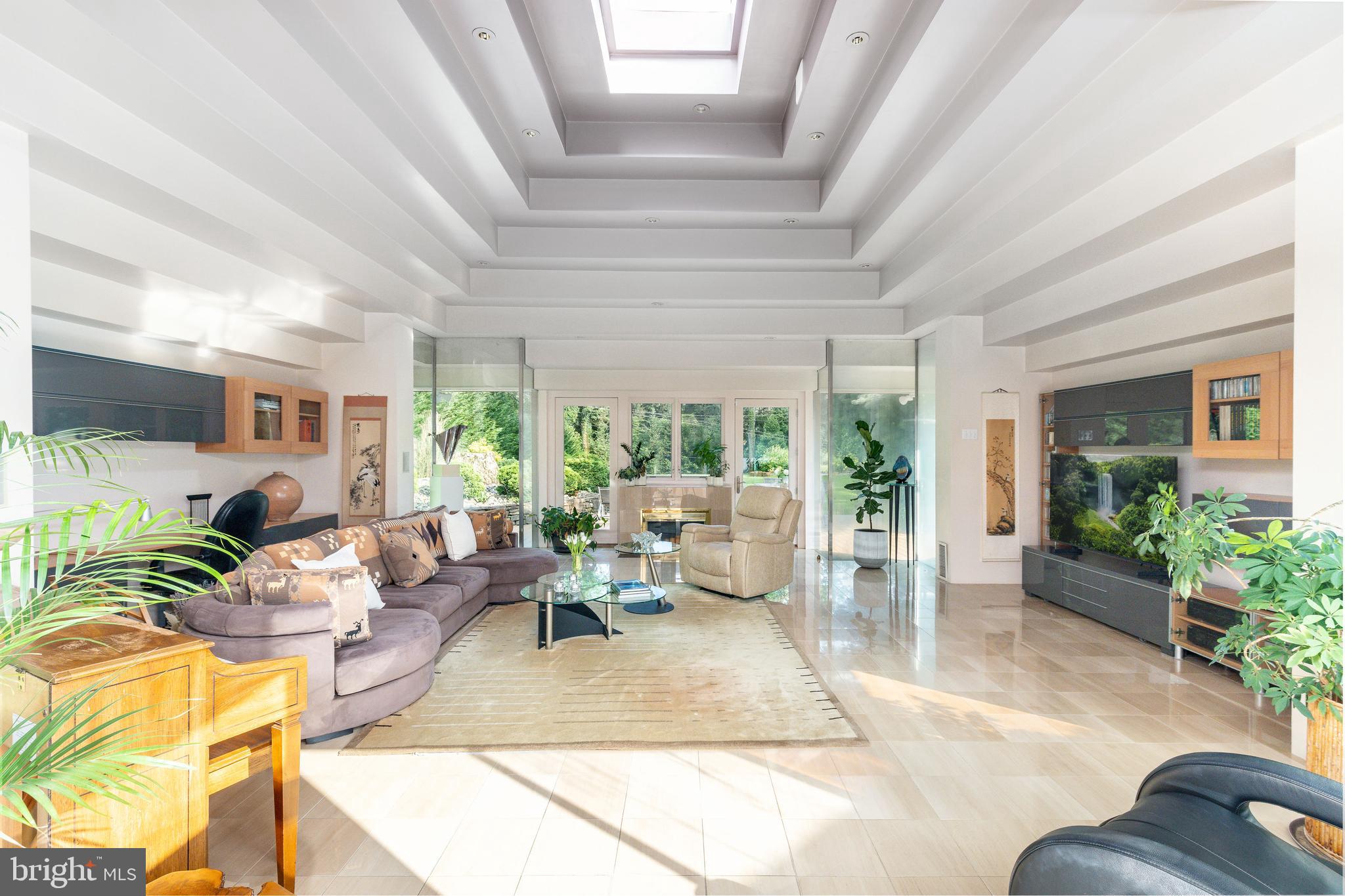 411 Clairemont Rd