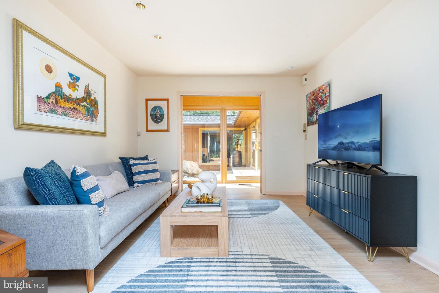 411 Clairemont Rd