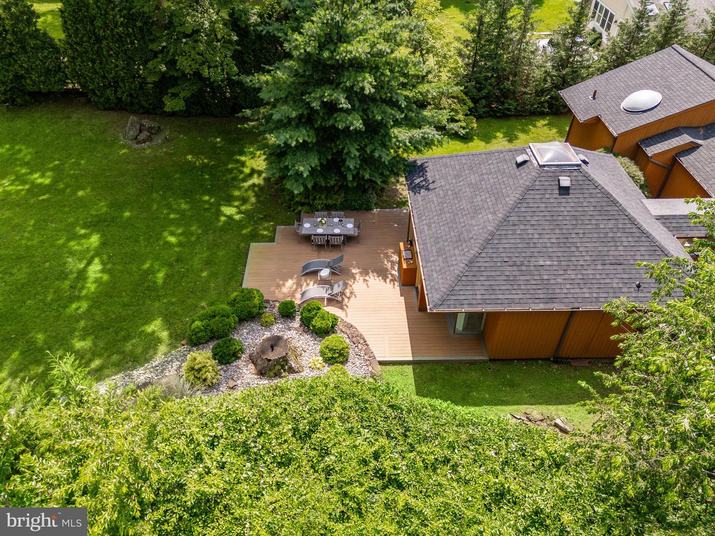 411 Clairemont Rd