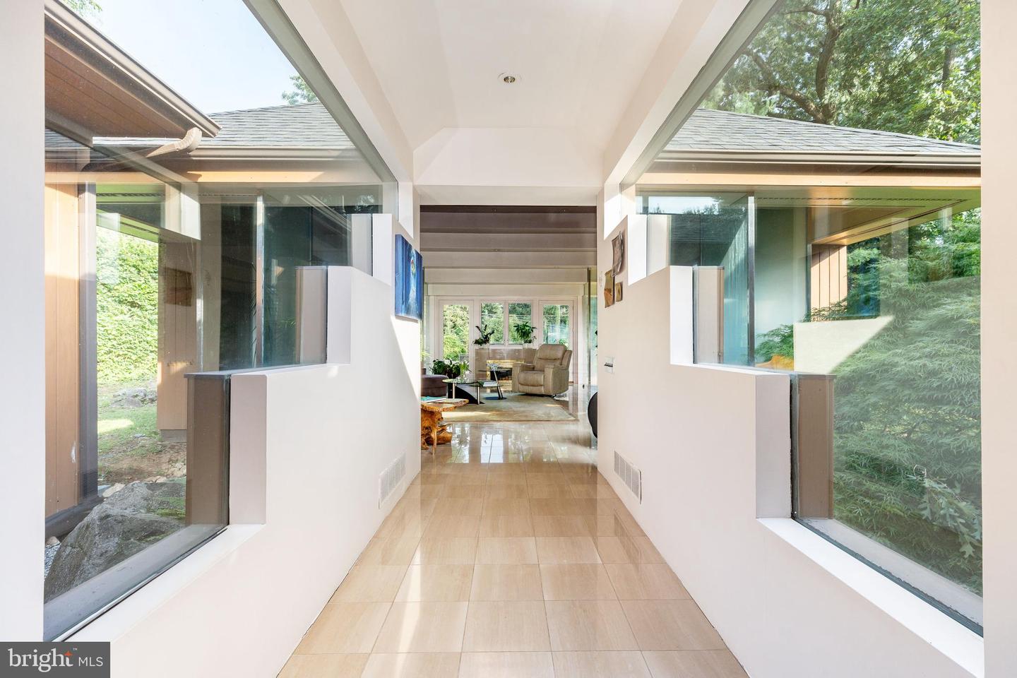 411 Clairemont Rd