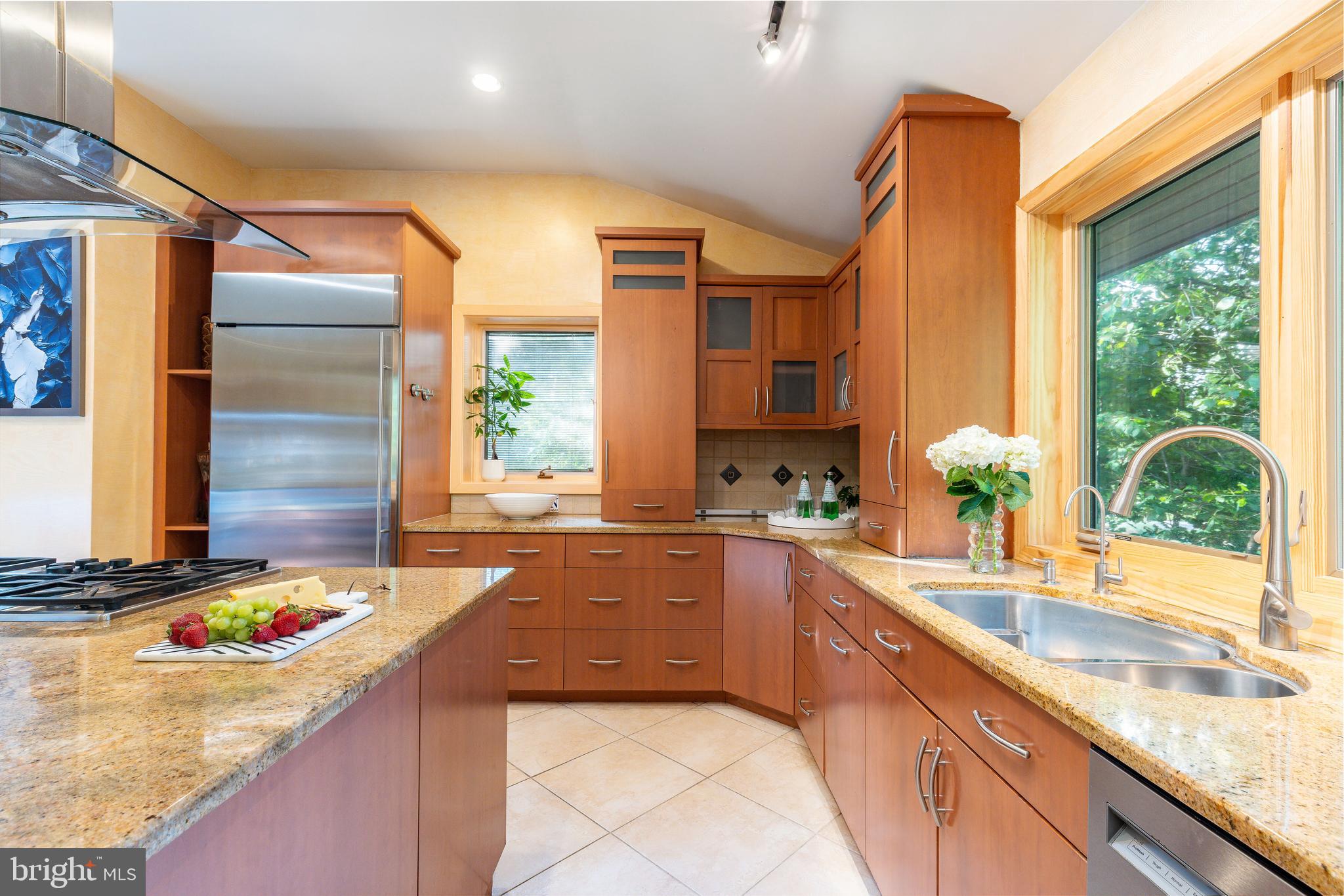 411 Clairemont Rd