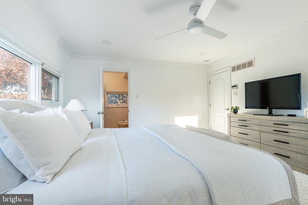 407 CLAIREMONT ROAD