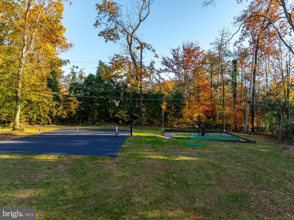 407 CLAIREMONT ROAD