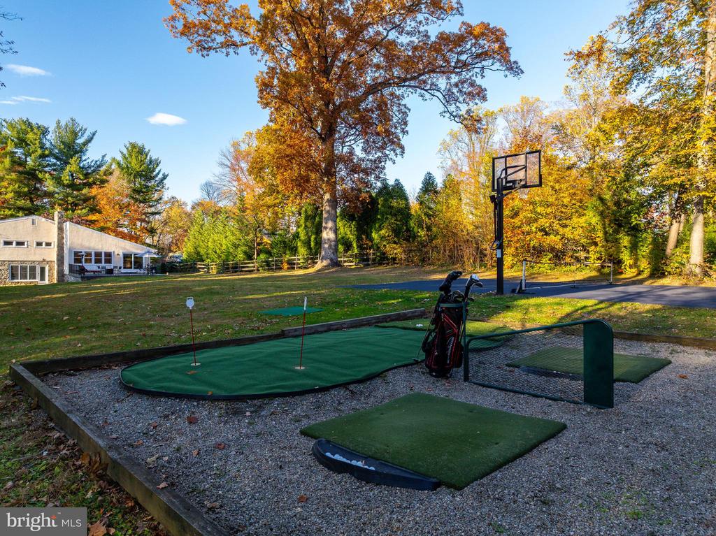 407 CLAIREMONT ROAD