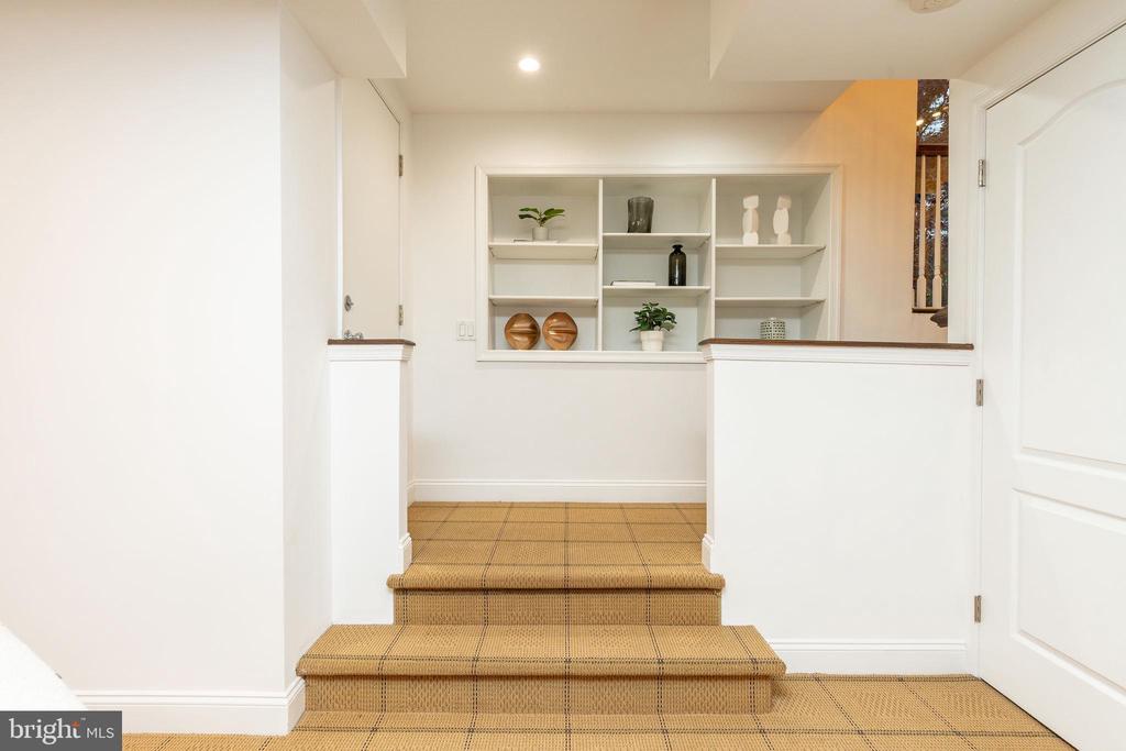 407 CLAIREMONT ROAD