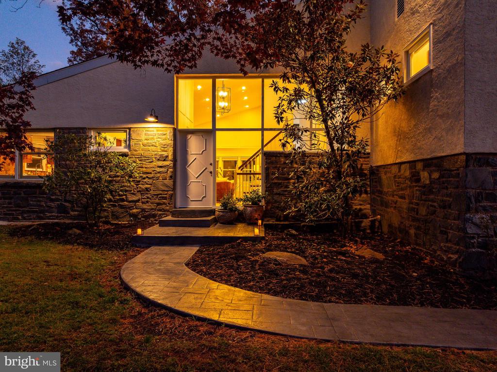 407 CLAIREMONT ROAD
