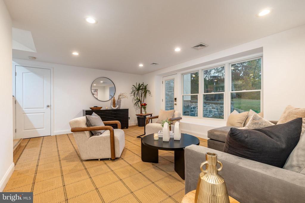 407 CLAIREMONT ROAD