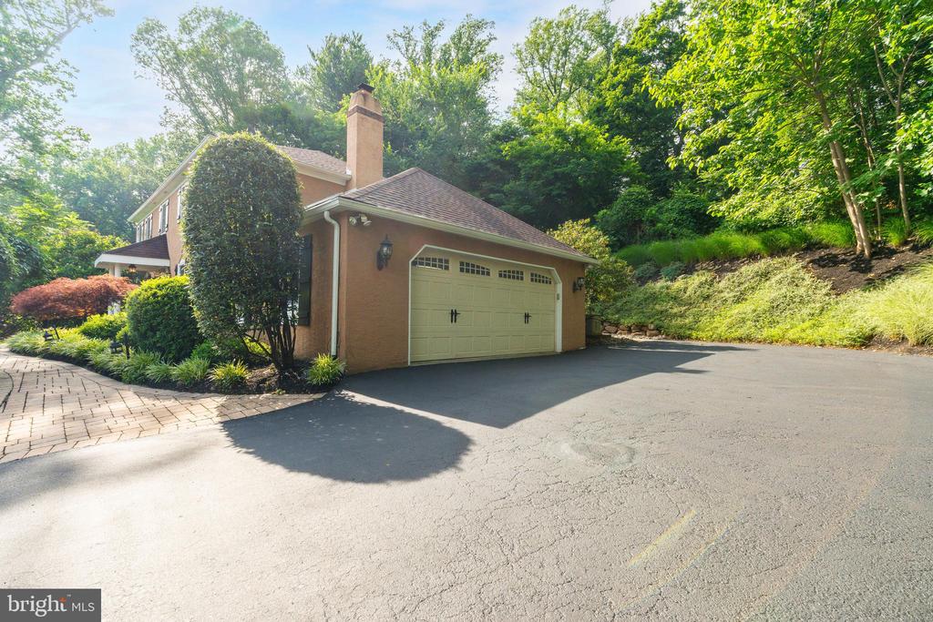 2047 STONE RIDGE LANE
