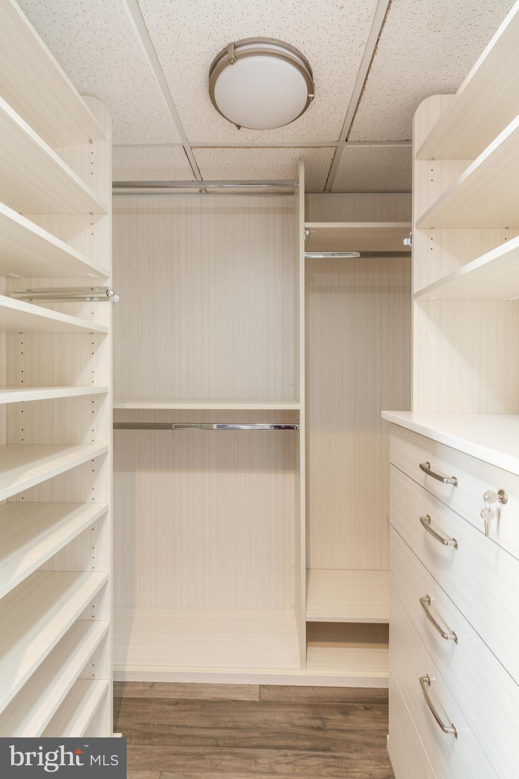 202-10 W Rittenhouse Sq #1708