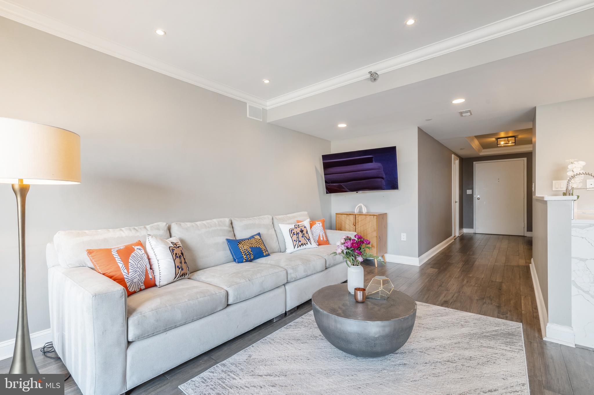 202-10 W Rittenhouse Sq #1708