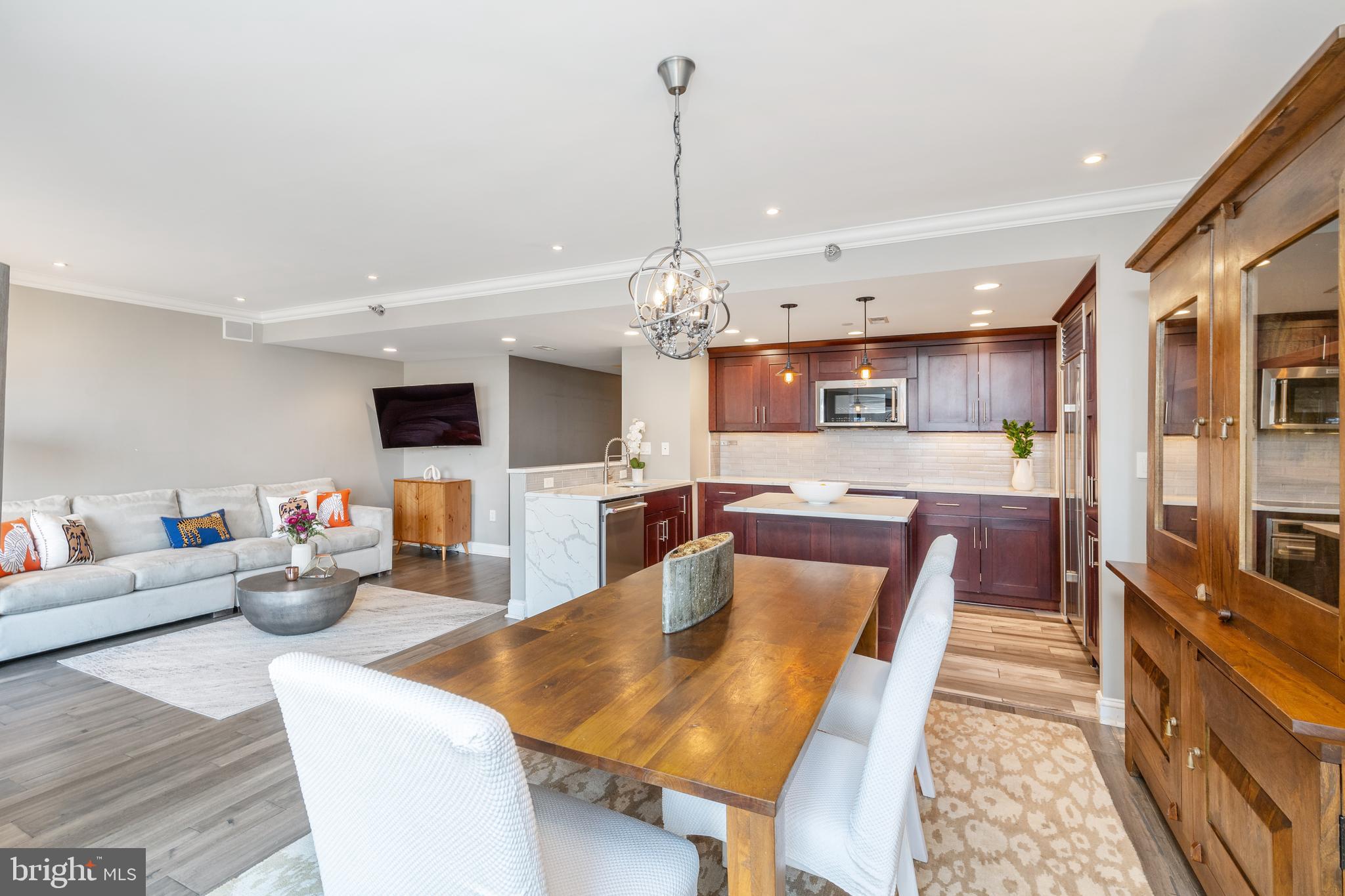 202-10 W Rittenhouse Sq #1708