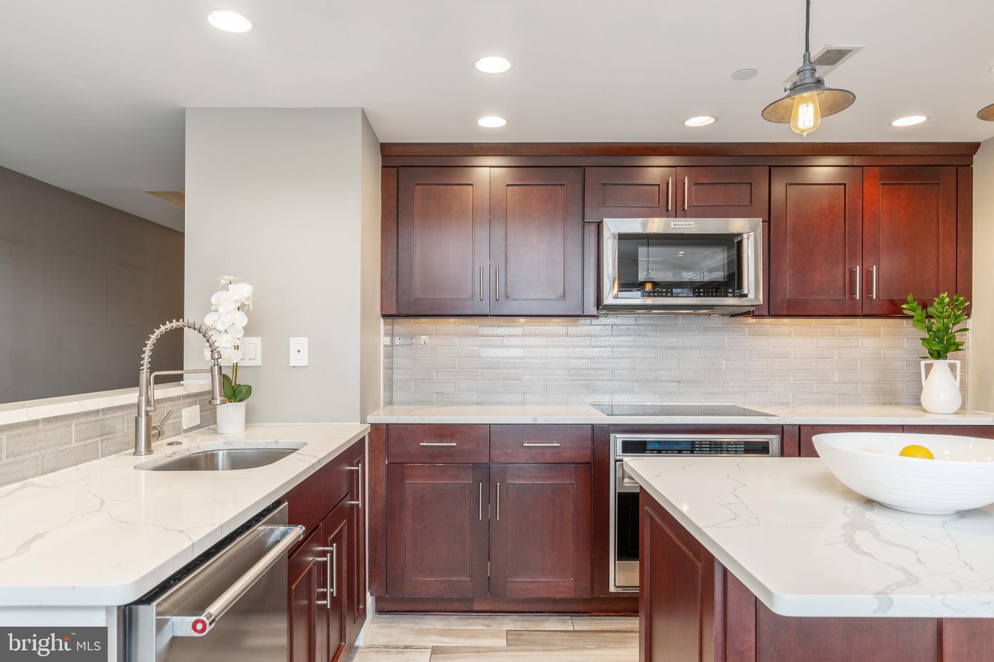 202-10 W Rittenhouse Sq #1708