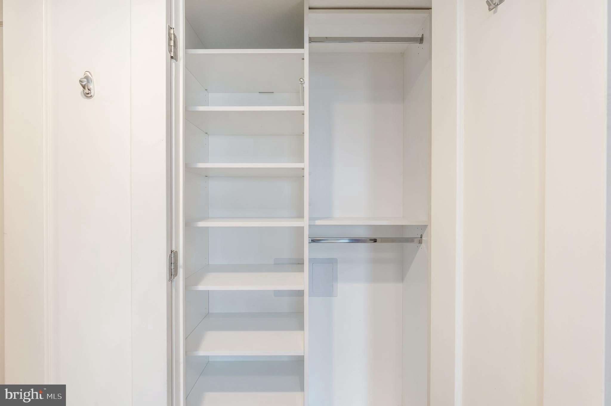 202-10 W Rittenhouse Sq #1708