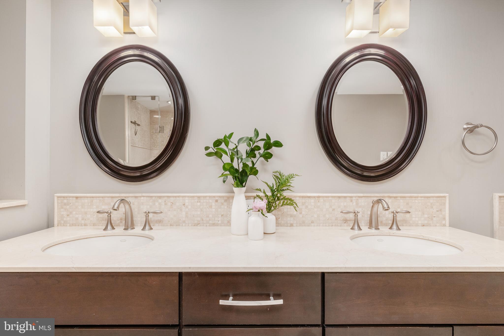202-10 W Rittenhouse Sq #1708