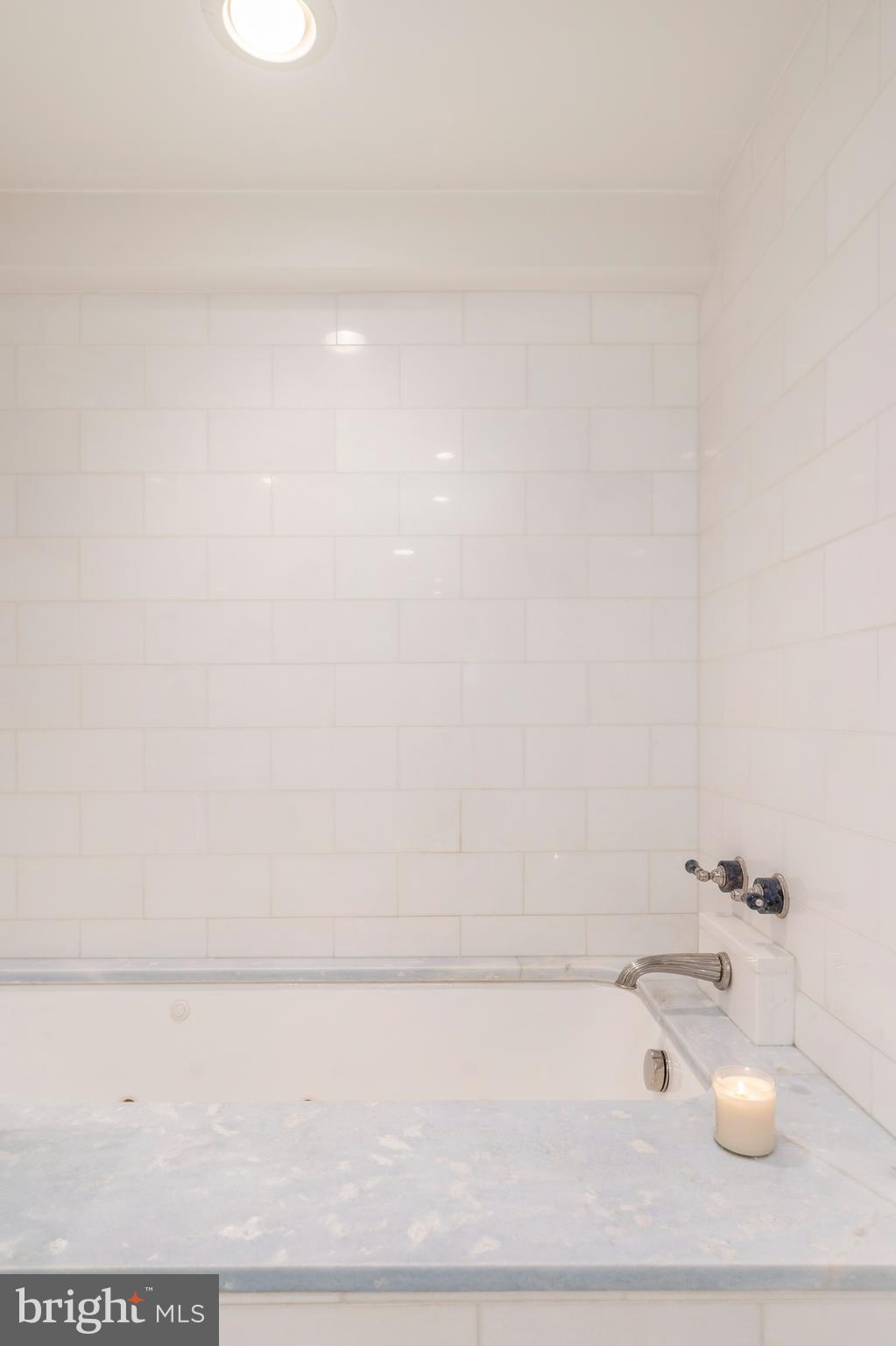 202-10 W Rittenhouse Sq #1208