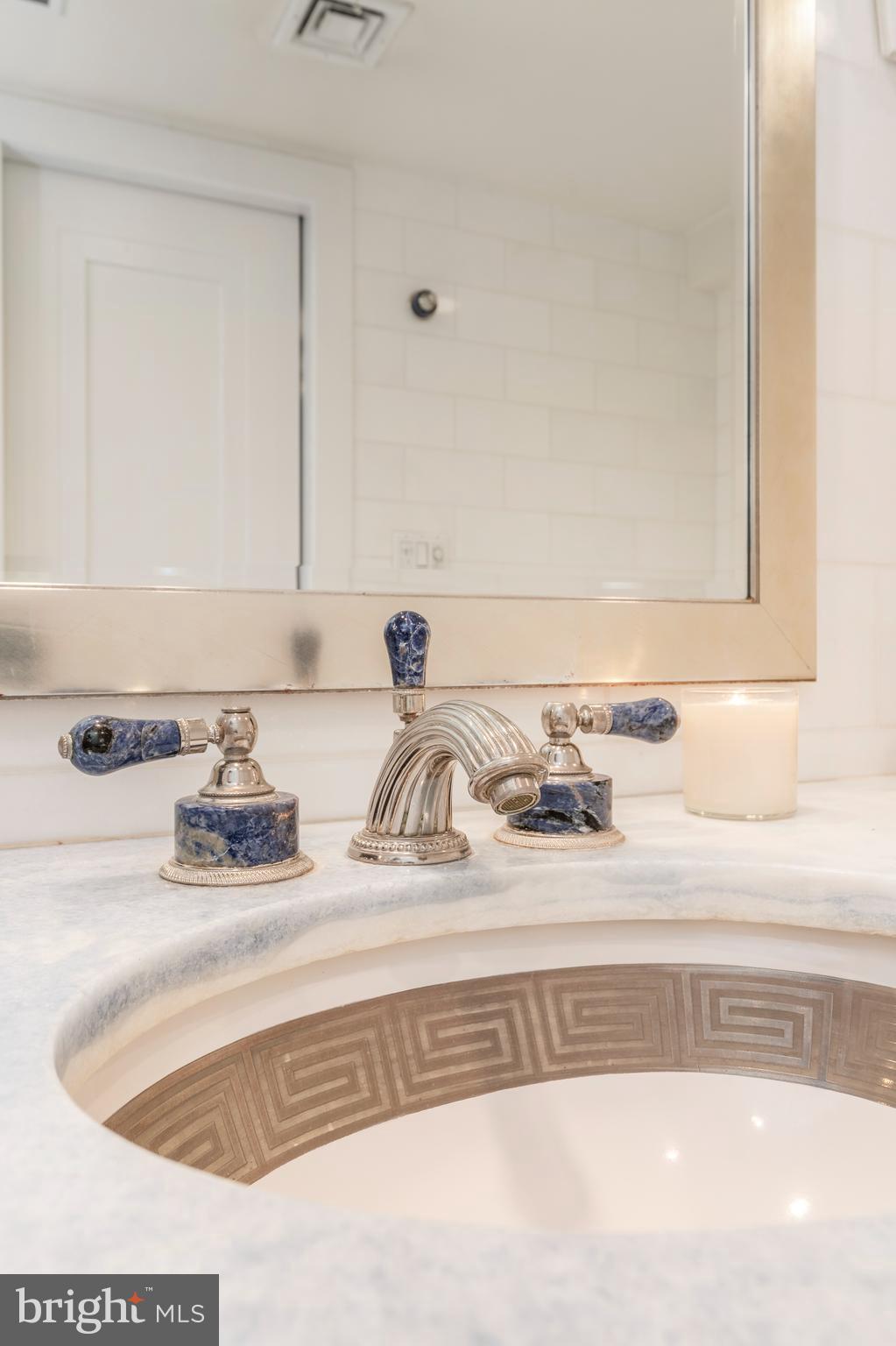 202-10 W Rittenhouse Sq #1208