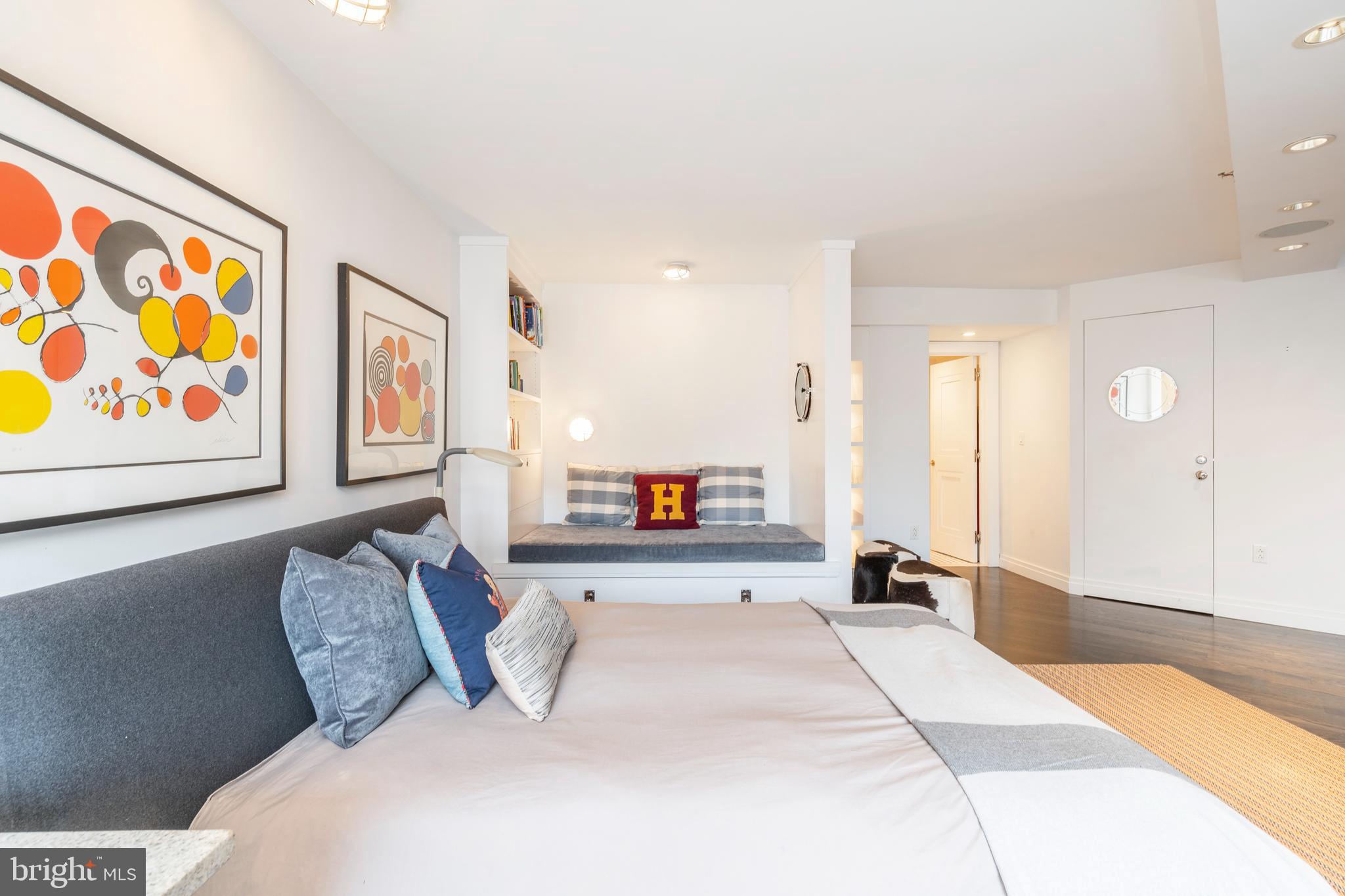 202-10 W Rittenhouse Sq #1208