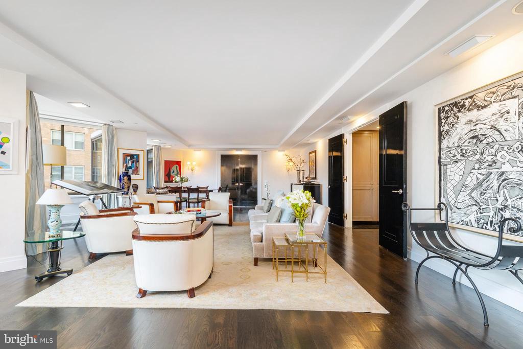 202-10 W Rittenhouse Sq #1208