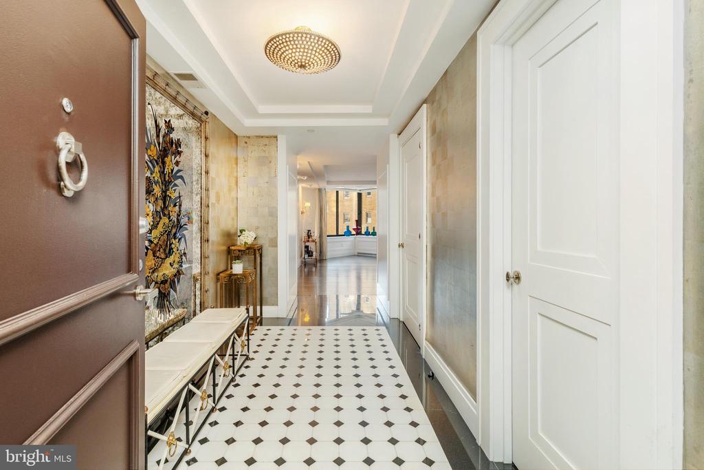 202-10 W Rittenhouse Sq #1208
