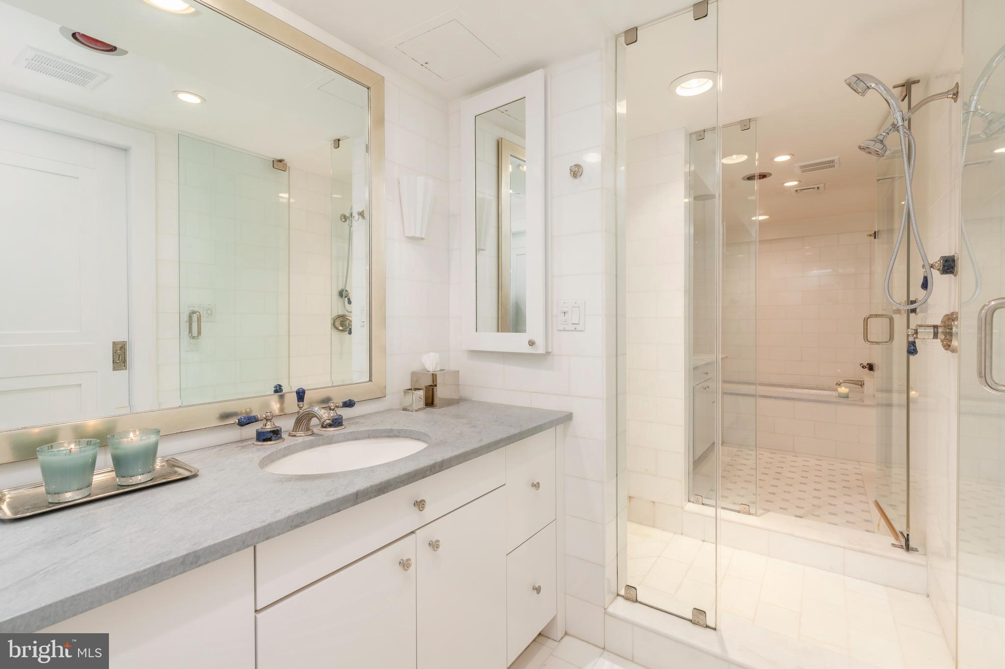 202-10 W Rittenhouse Sq #1208