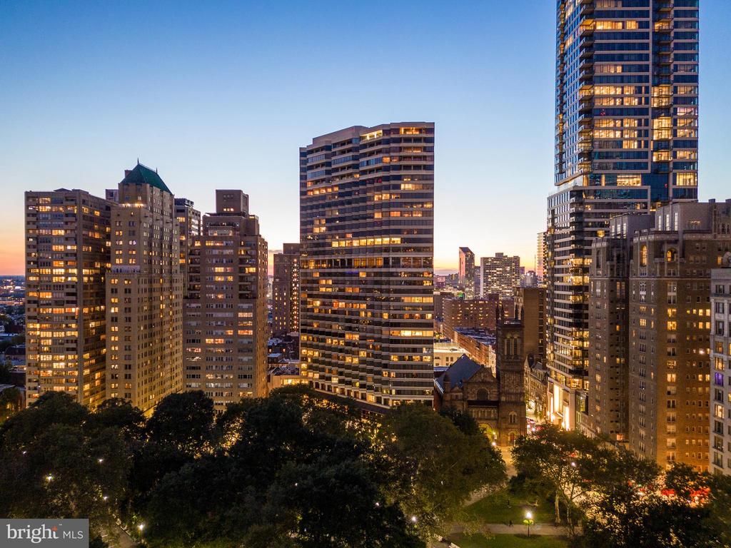 202-10 W Rittenhouse Sq #1208