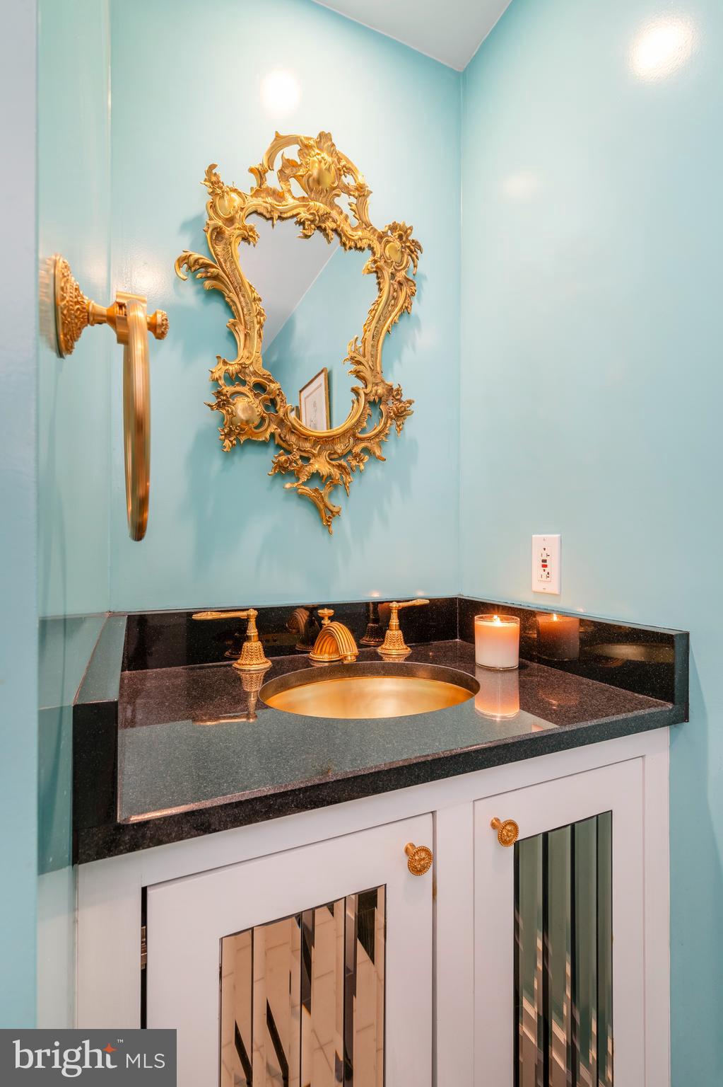 202-10 W Rittenhouse Sq #1208