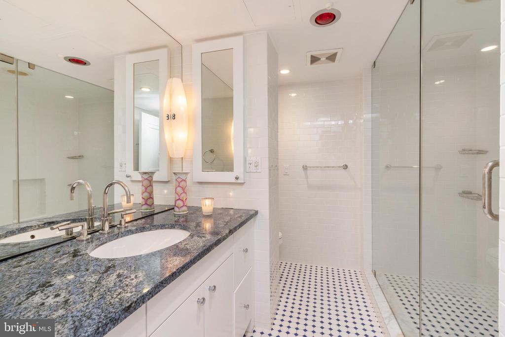 202-10 W Rittenhouse Sq #1208