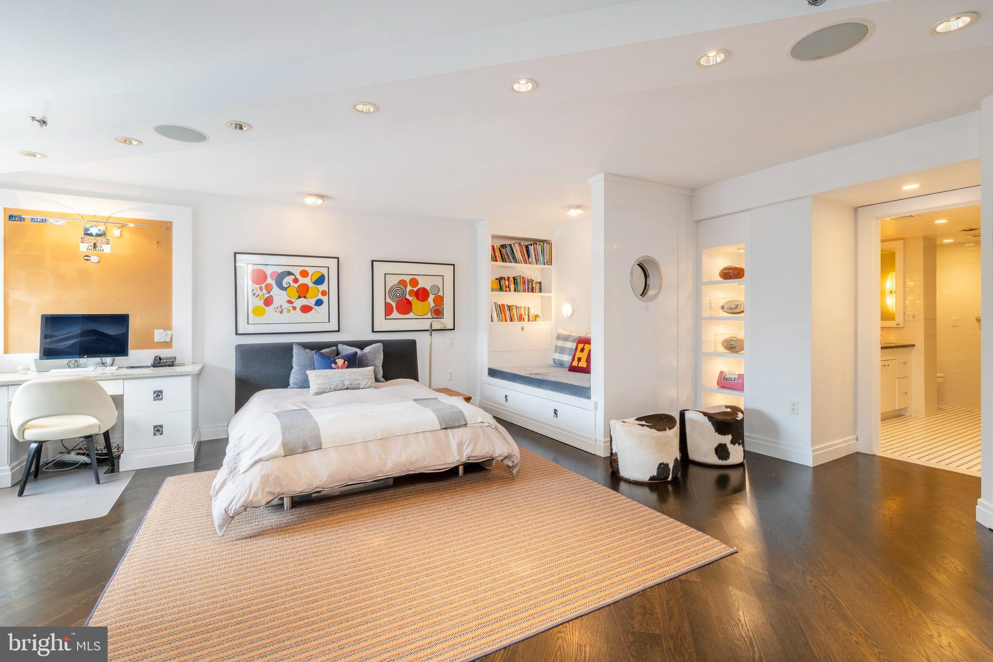 202-10 W Rittenhouse Sq #1208