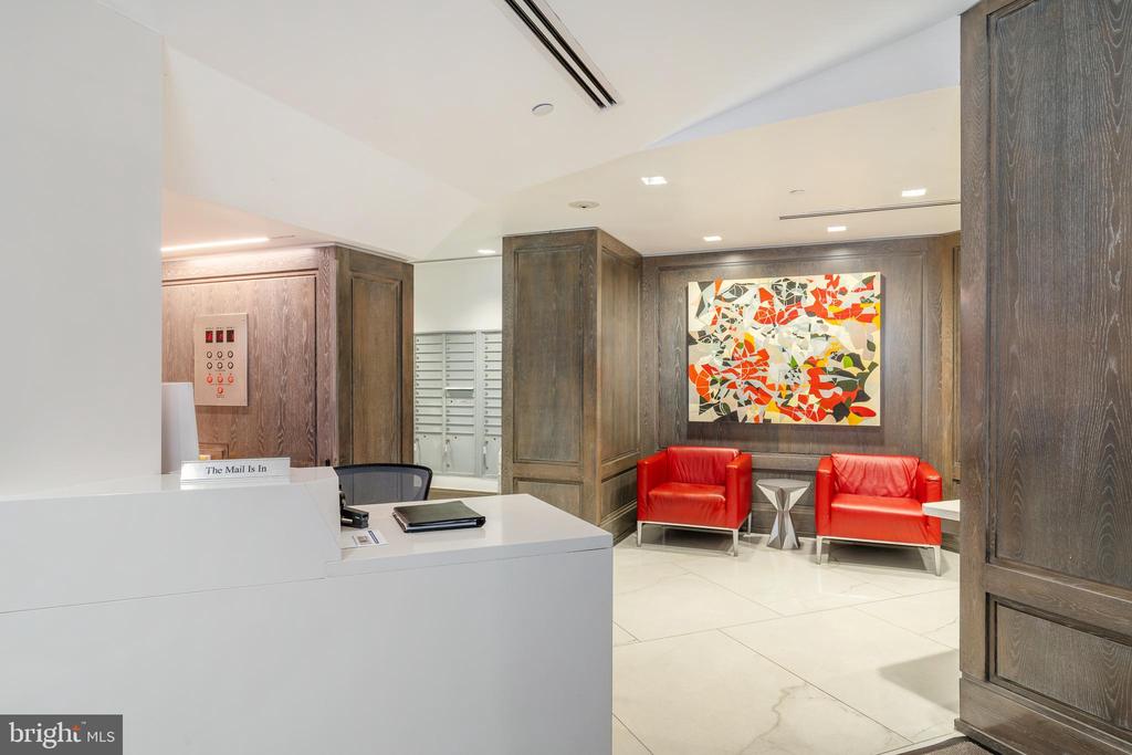 202-10 W Rittenhouse Sq #1208
